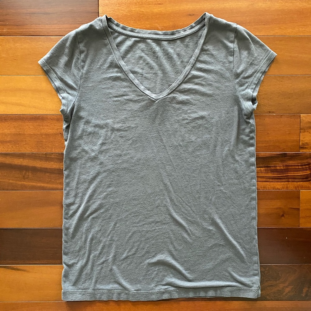 [Ann Taylor LOFT] Gray V Neck Top